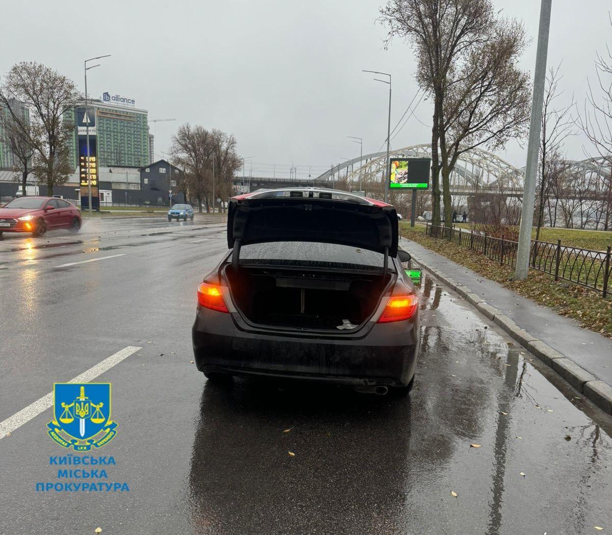 У Києві п’яний таксист збив на смерть жінку на переході та втік з місця ДТП. Подробиці, фото та відео