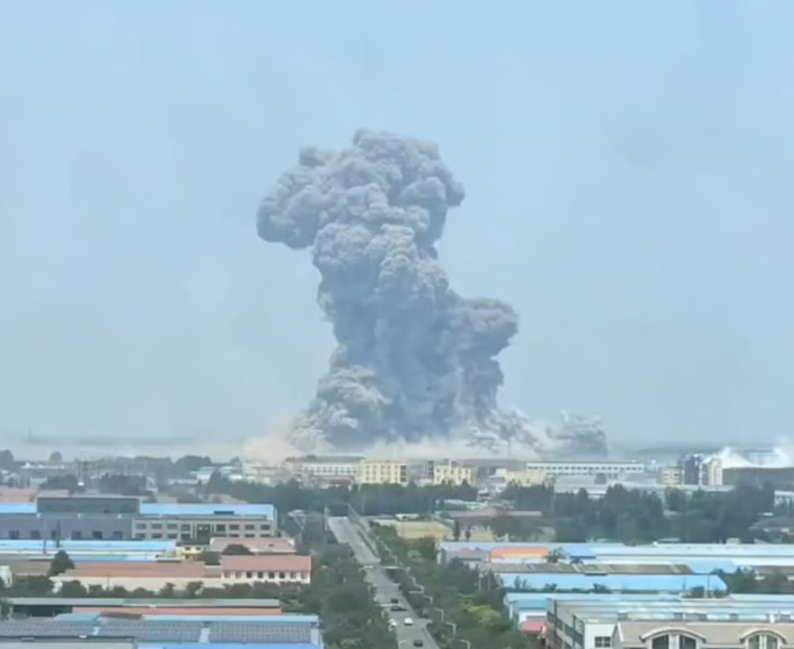 В Китае произошел мощный взрыв на химическом заводе: много погибших, раненых и пропавших без вести. Видео