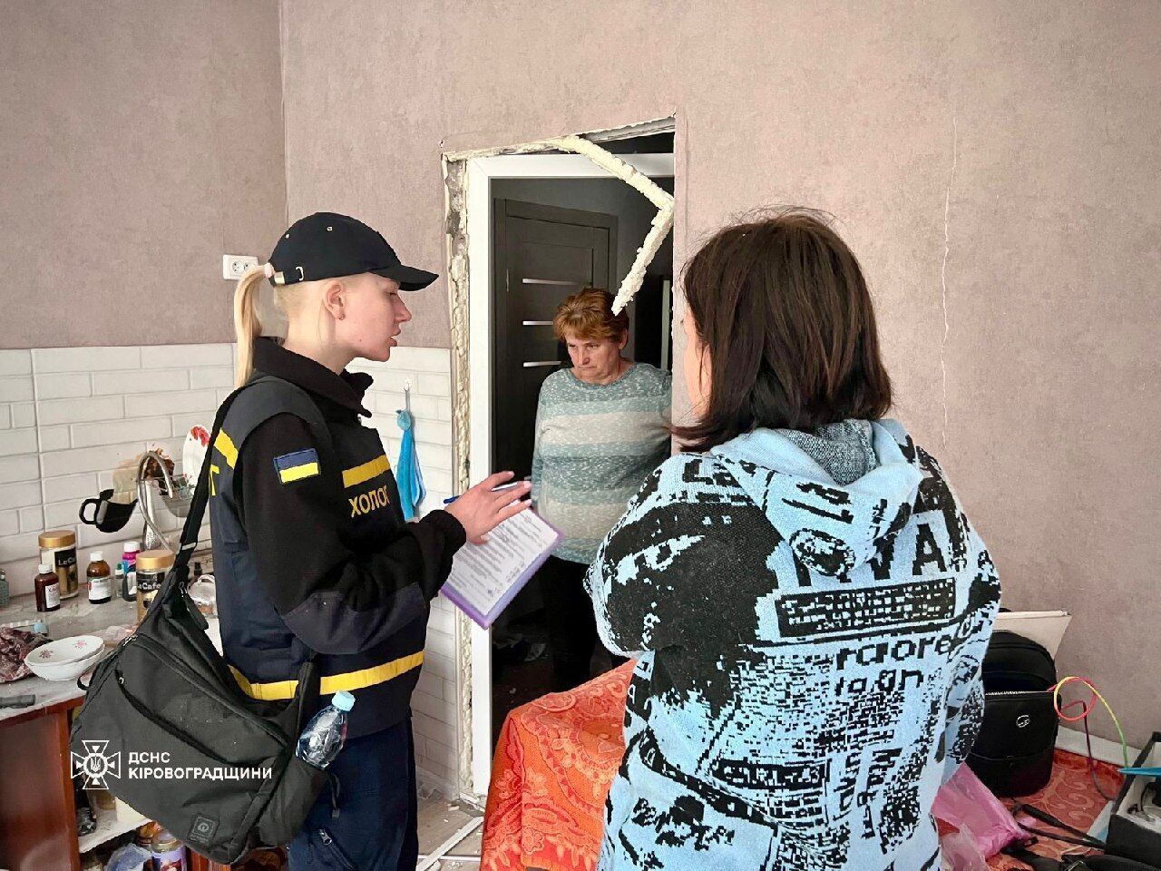 Окупанти вдарили по підприємству у Світловодську на Кіровоградщині: сталась пожежа, постраждали троє людей. Фото
