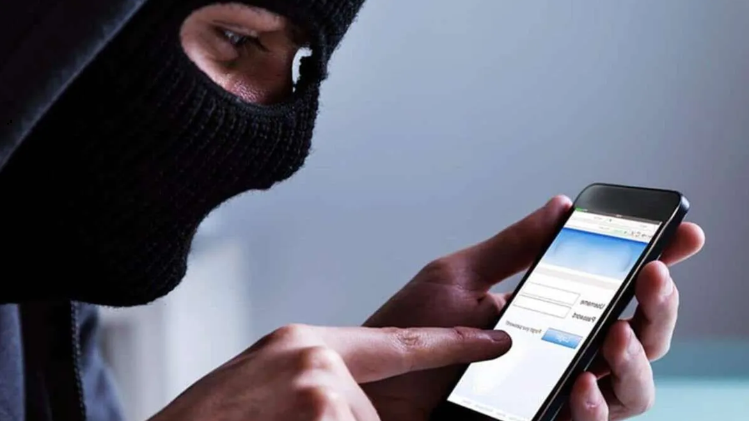 Топ-5 правил, які врятують ваш телефон від злому та шахраїв: як не втратити дані і гроші