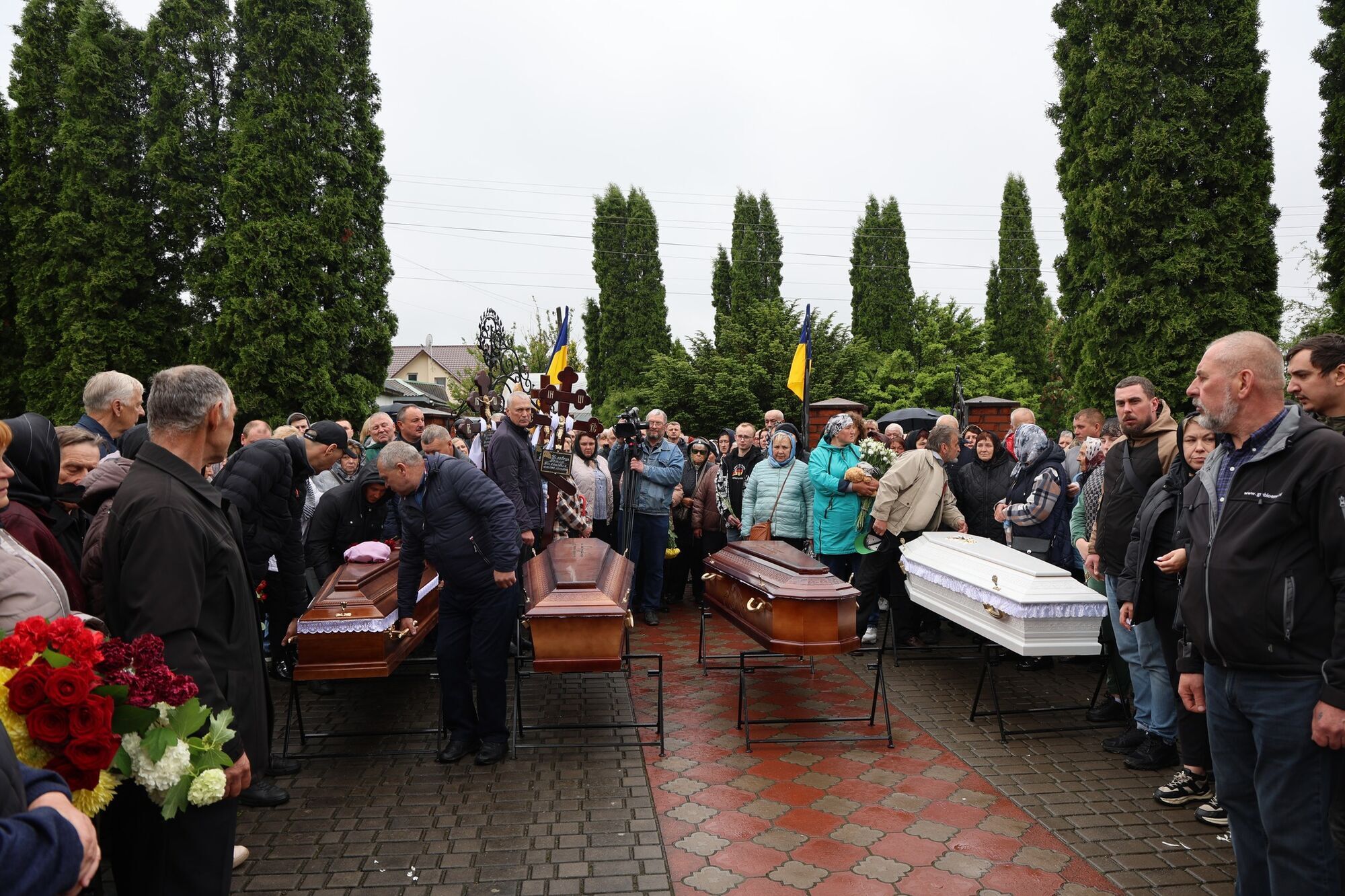 "Непоправна втрата для всіх": на Хмельниччині попрощалися з чотирма людьми, яких РФ вбила ракетним ударом. Фото