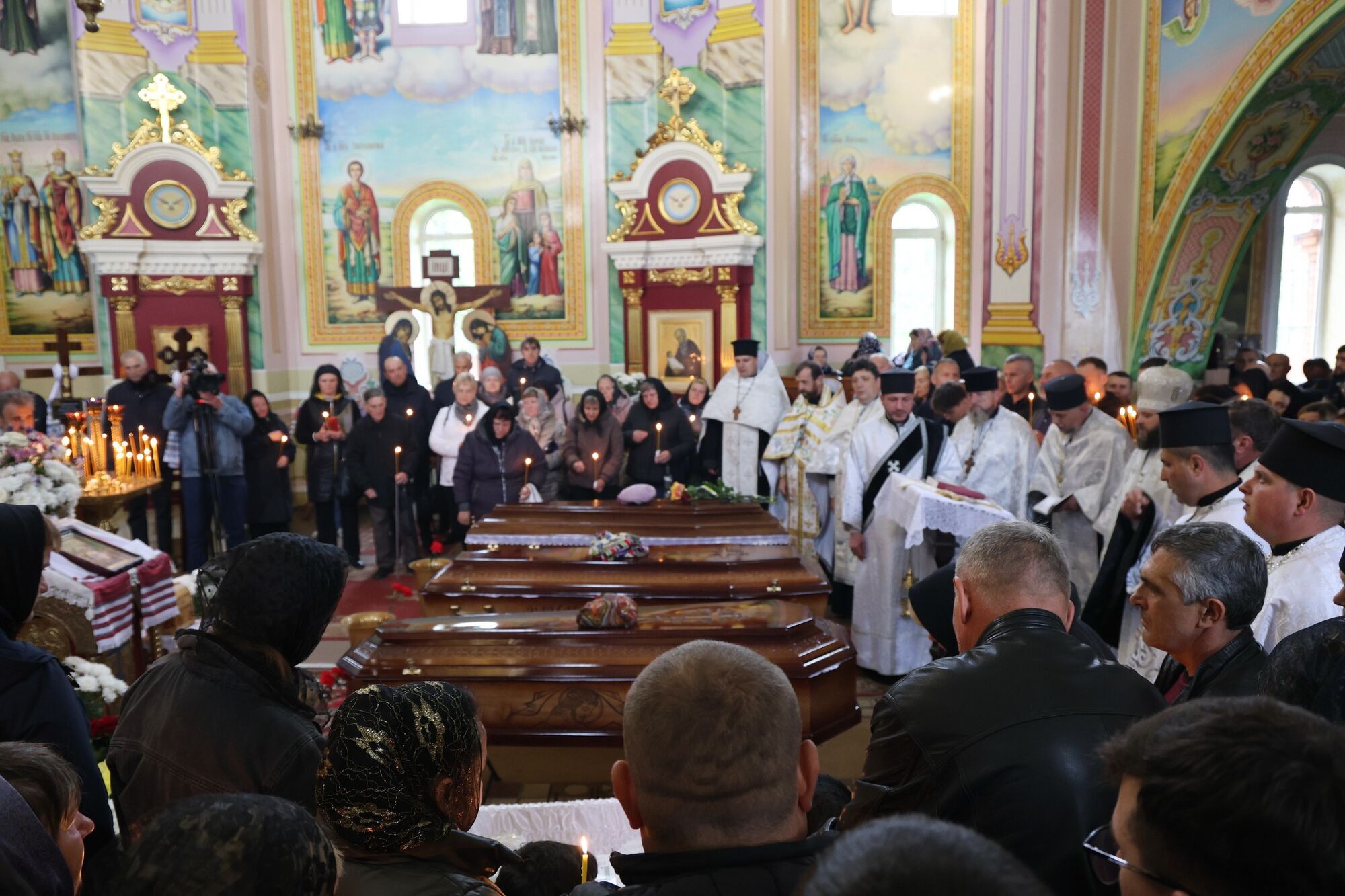 "Непоправна втрата для всіх": на Хмельниччині попрощалися з чотирма людьми, яких РФ вбила ракетним ударом. Фото