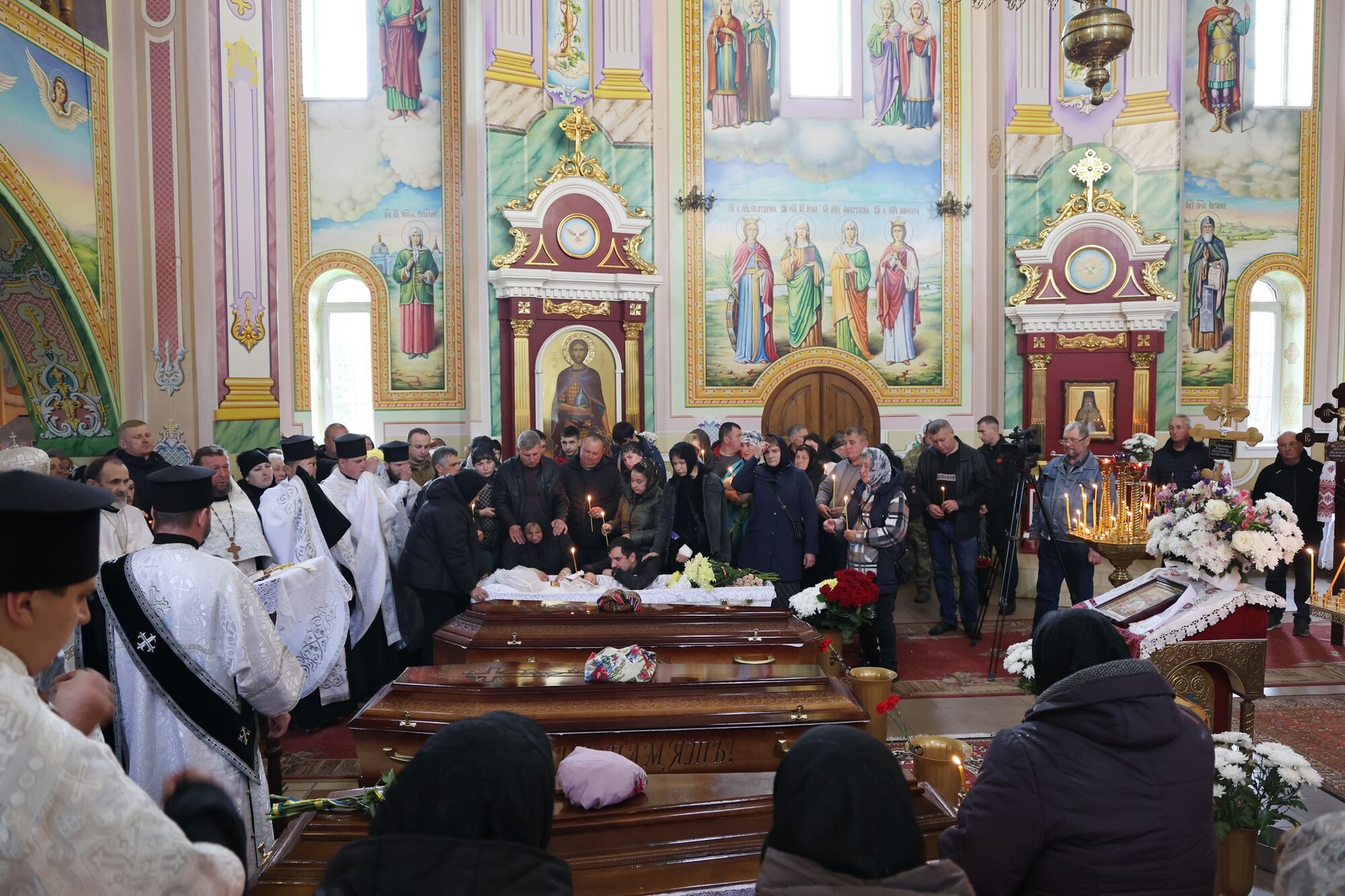 "Непоправна втрата для всіх": на Хмельниччині попрощалися з чотирма людьми, яких РФ вбила ракетним ударом. Фото