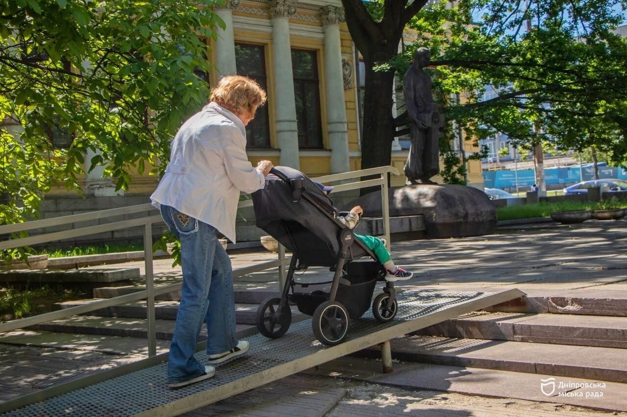 У Дніпрі розробляють деталі першого безбар’єрного маршруту в межах флагманського проєкту "Рух без бар’єрів"