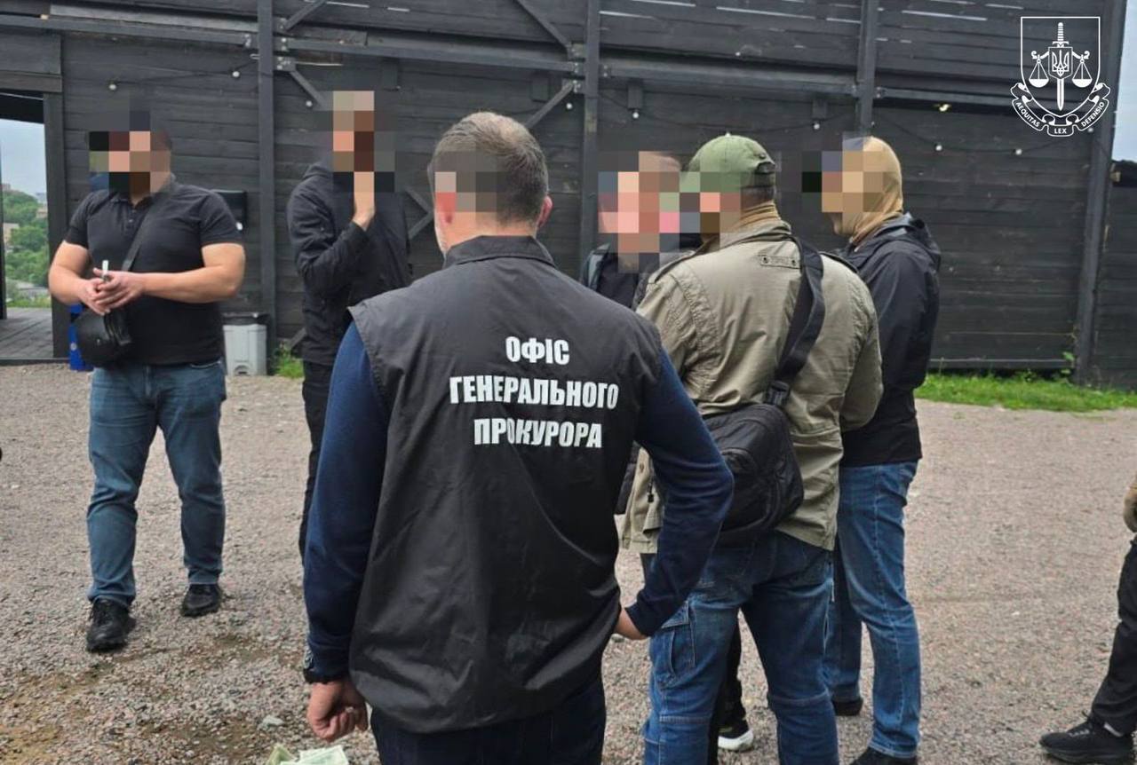 Пропонував за $10 тис. вплинути на кримінальне провадження: в Україні затримали обласного прокурора. Фото
