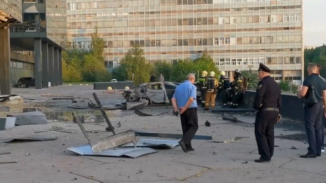 Дрони атакували технопарк в одному із округів Москви: було чутно вибухи, сталась пожежа. Фото і відео