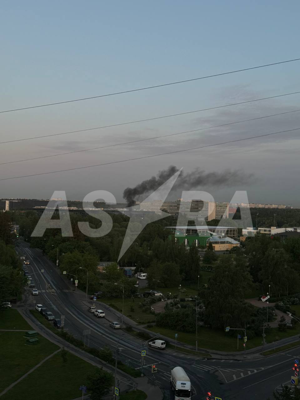 Дрони атакували технопарк в одному із округів Москви: було чутно вибухи, сталась пожежа. Фото і відео