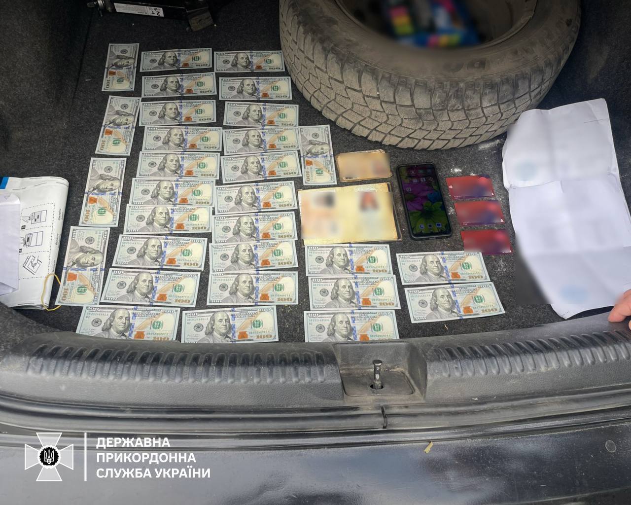 "Одружу й вивезу": на Харківщині викрили жінку, яка оформляла фіктивні шлюби для виїзду за кордон. Фото
