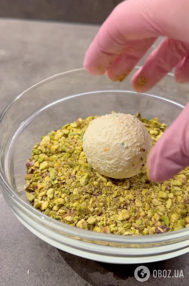 Для праздничного стола: самая вкусная сырная закуска с цедрой и виноградом за 3 минуты