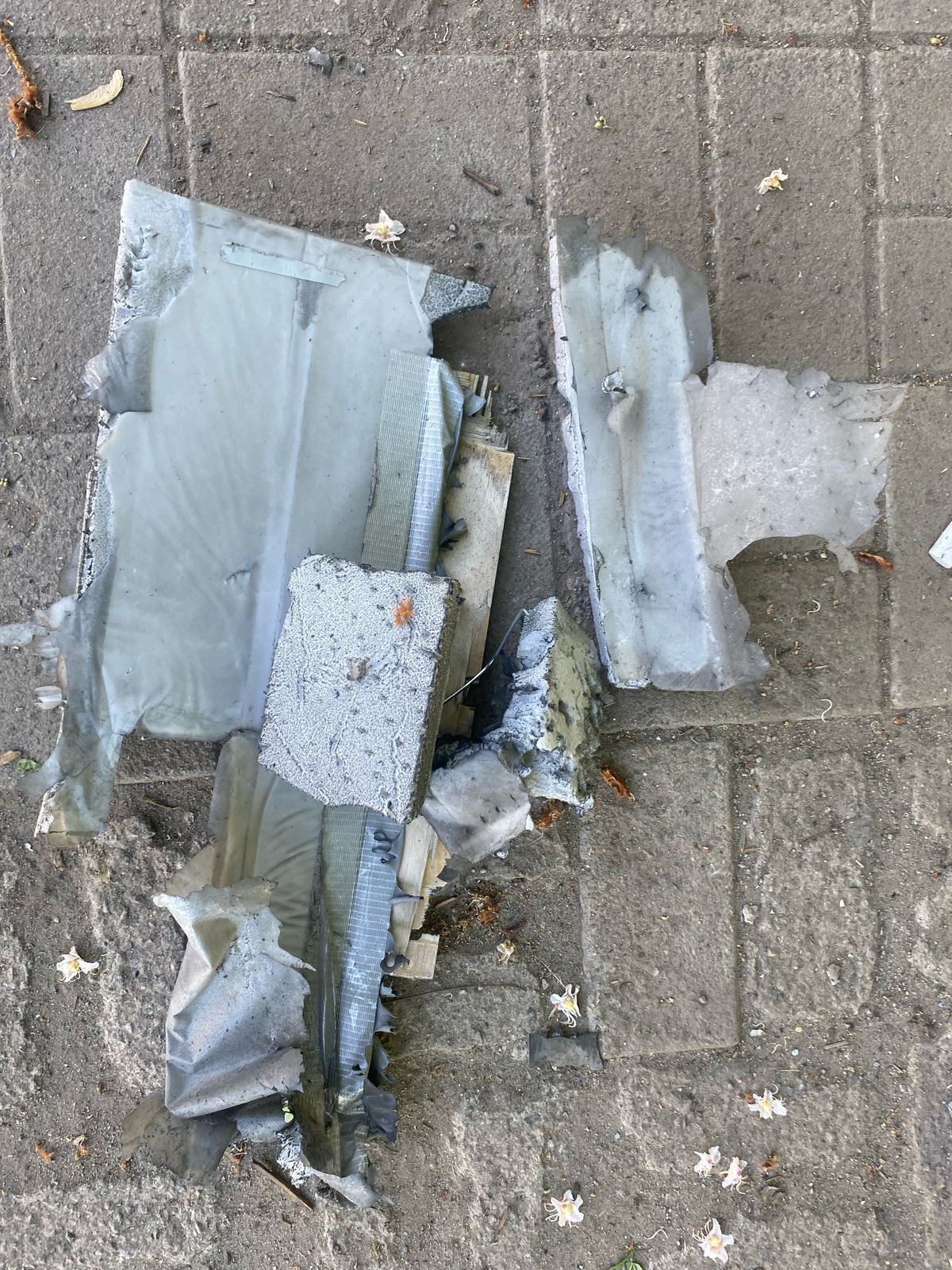Оккупанты ударили по Константиновке: пострадала женщина, повреждены дома, газопровод и электросети. Фото