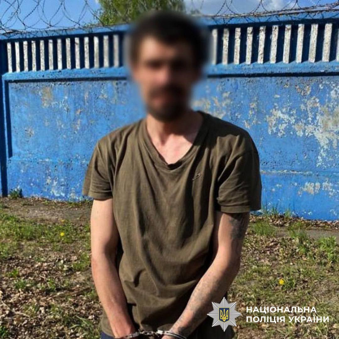 У Києві чоловік на нервах розтрощив банкомат через "нуль" на рахунку. Фото та подробиці