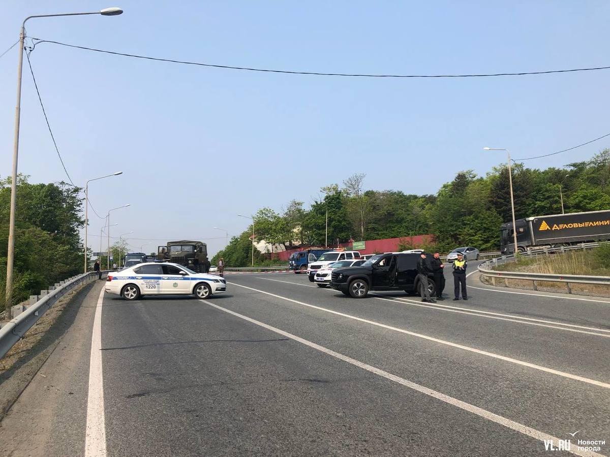 Під Владивостоком прогриміли вибухи в районі бухти Десантна: силовики оточували район. Відео
