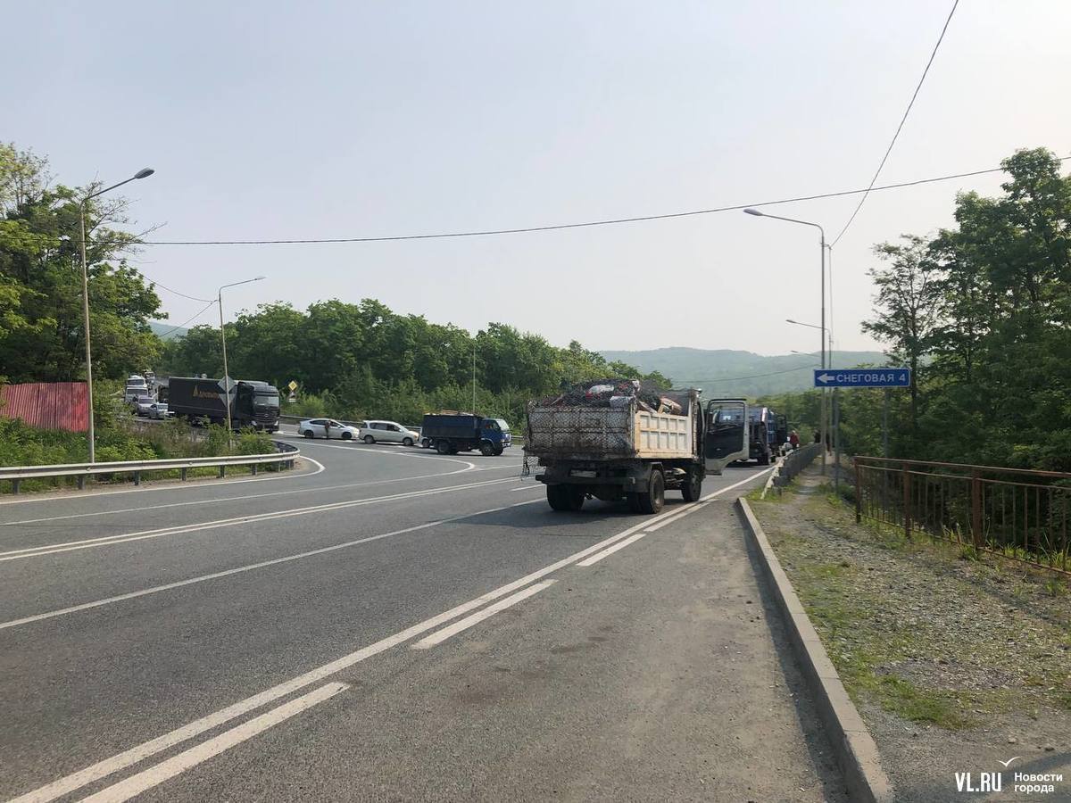 Під Владивостоком прогриміли вибухи в районі бухти Десантна: силовики оточували район. Відео