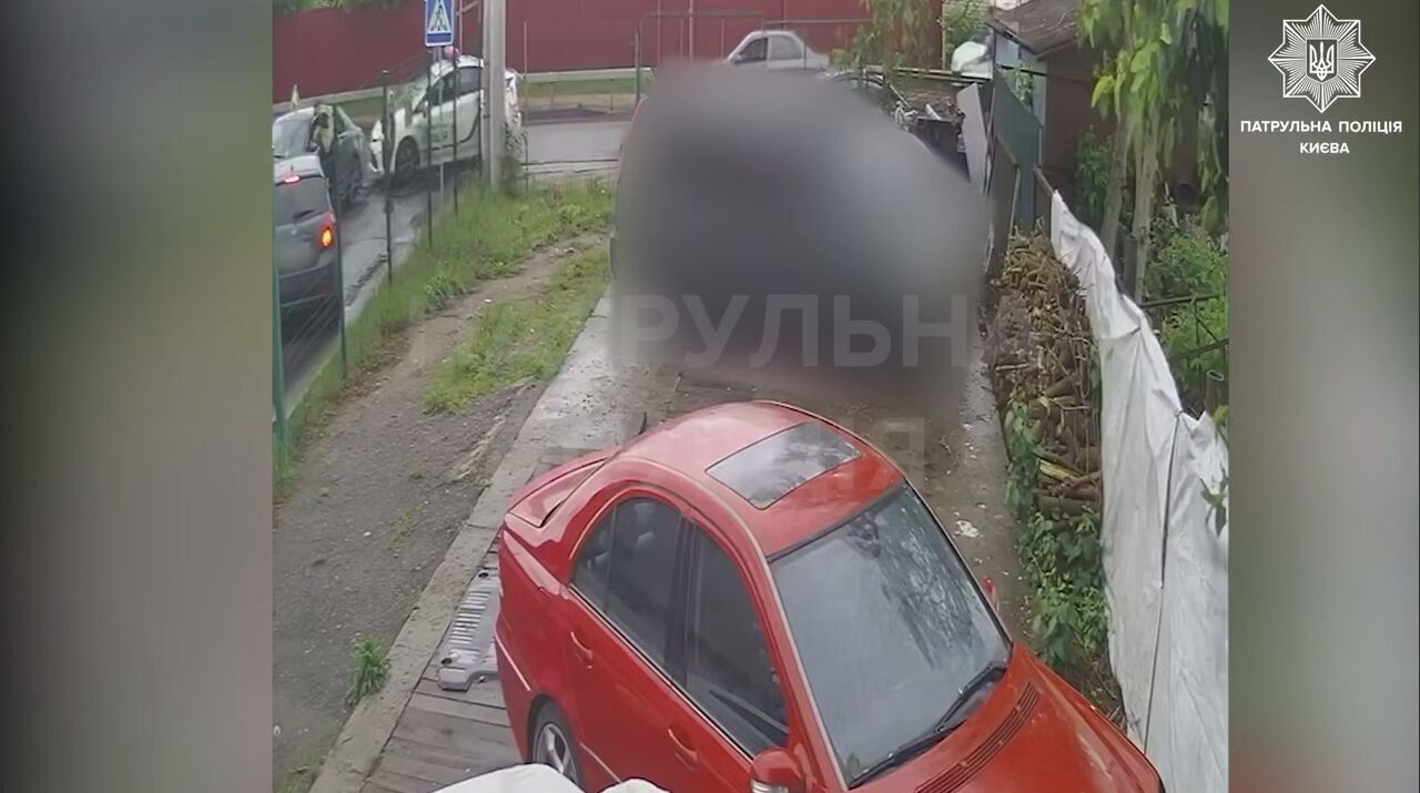 У Києві патрульні влаштували погоню за таксистом: поводився неадекватно та лякав пасажирку з дітьми. Відео