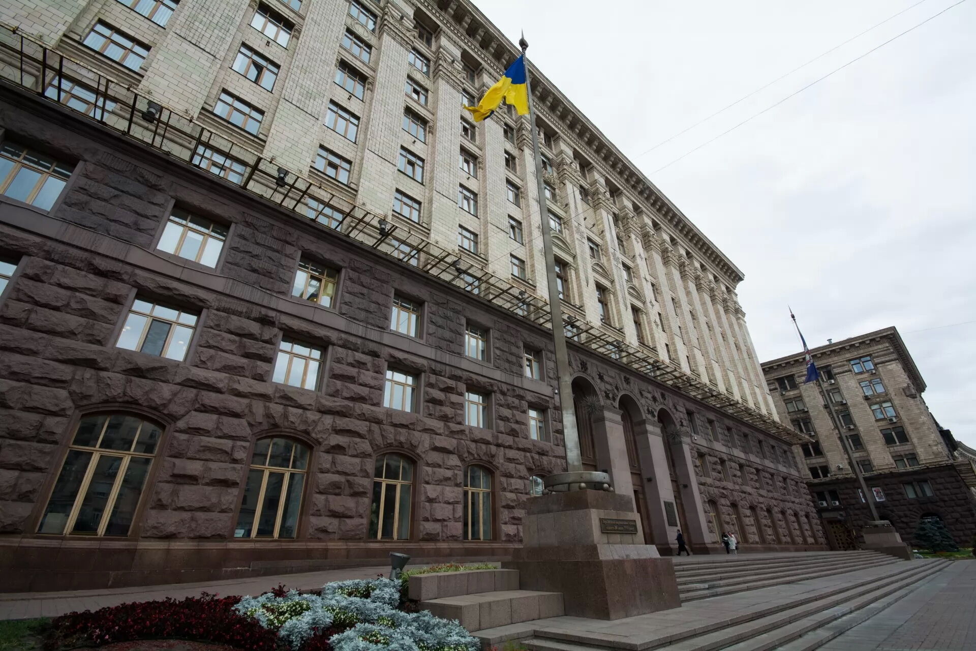 Архітектурна перлина Хрещатика: на місці будівлі КМДА раніше стояв витончений  "Малий пасаж". Фото 1939 року