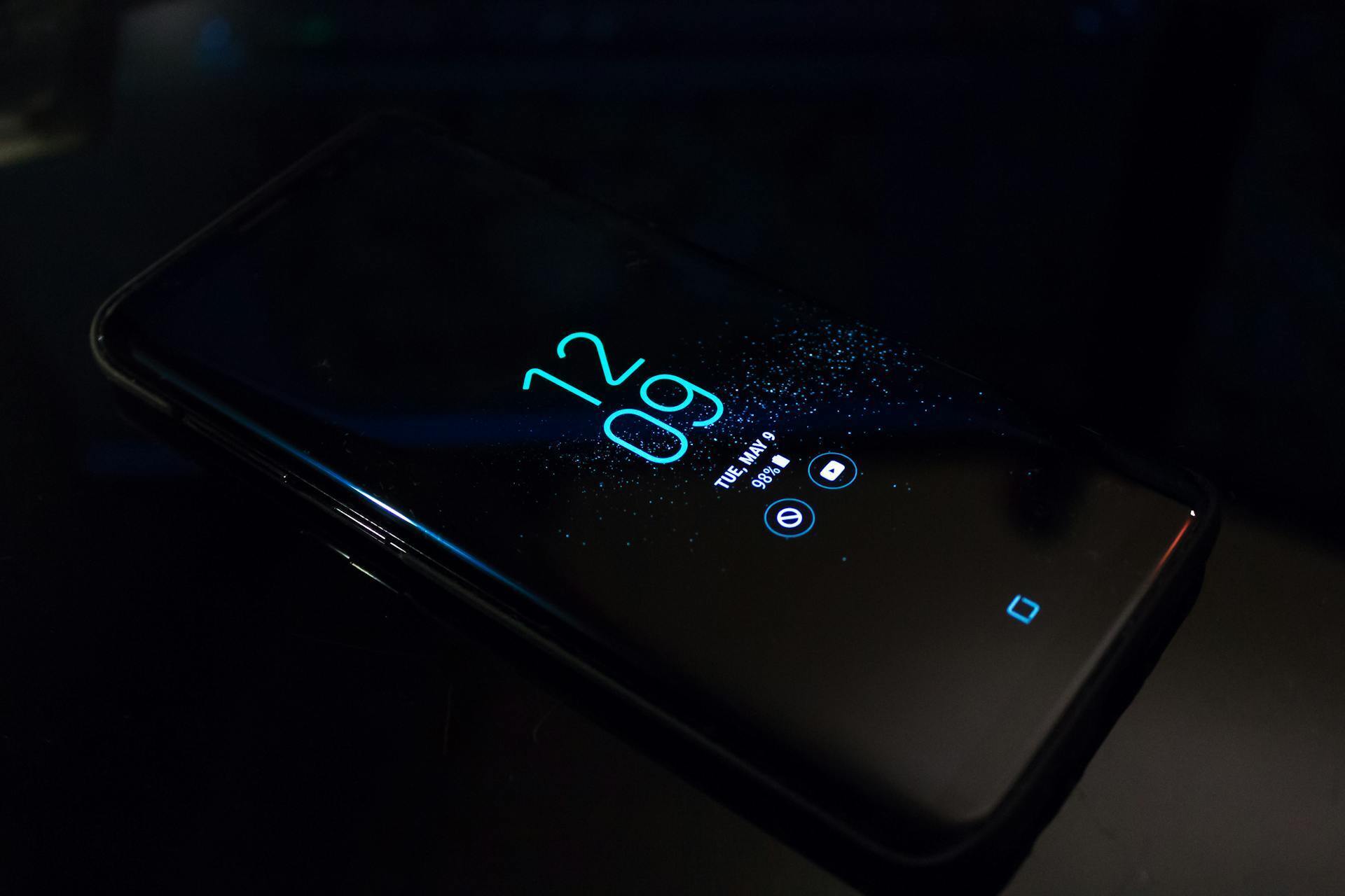 Как уменьшить влияние смартфона на зрение: 5 важных настроек