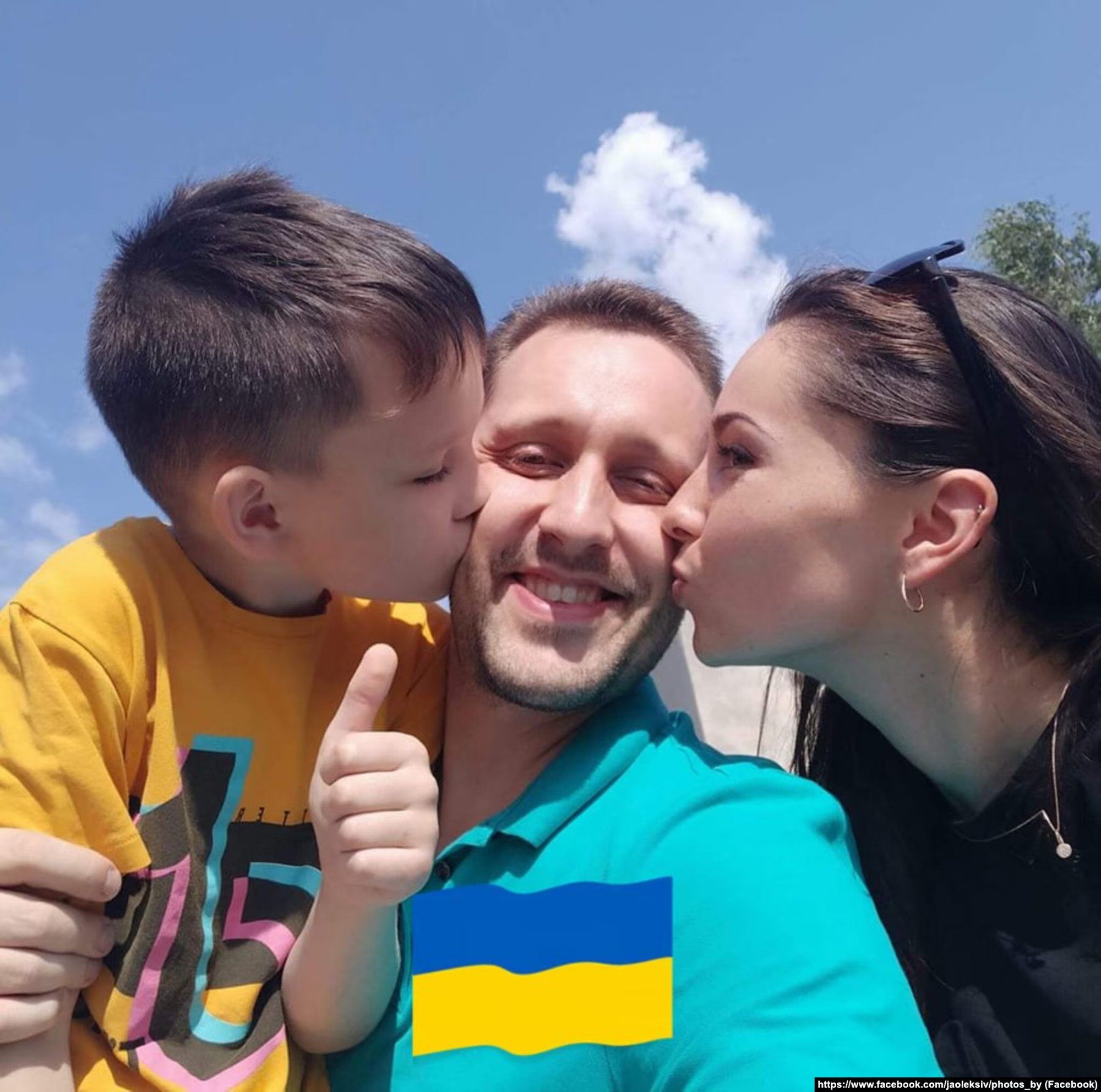 "Мамина обувь – теперь она моя": как сейчас живет 10-летний Роман Олексив, который потерял мать и получил страшные ожоги из-за удара РФ. Фото и видео