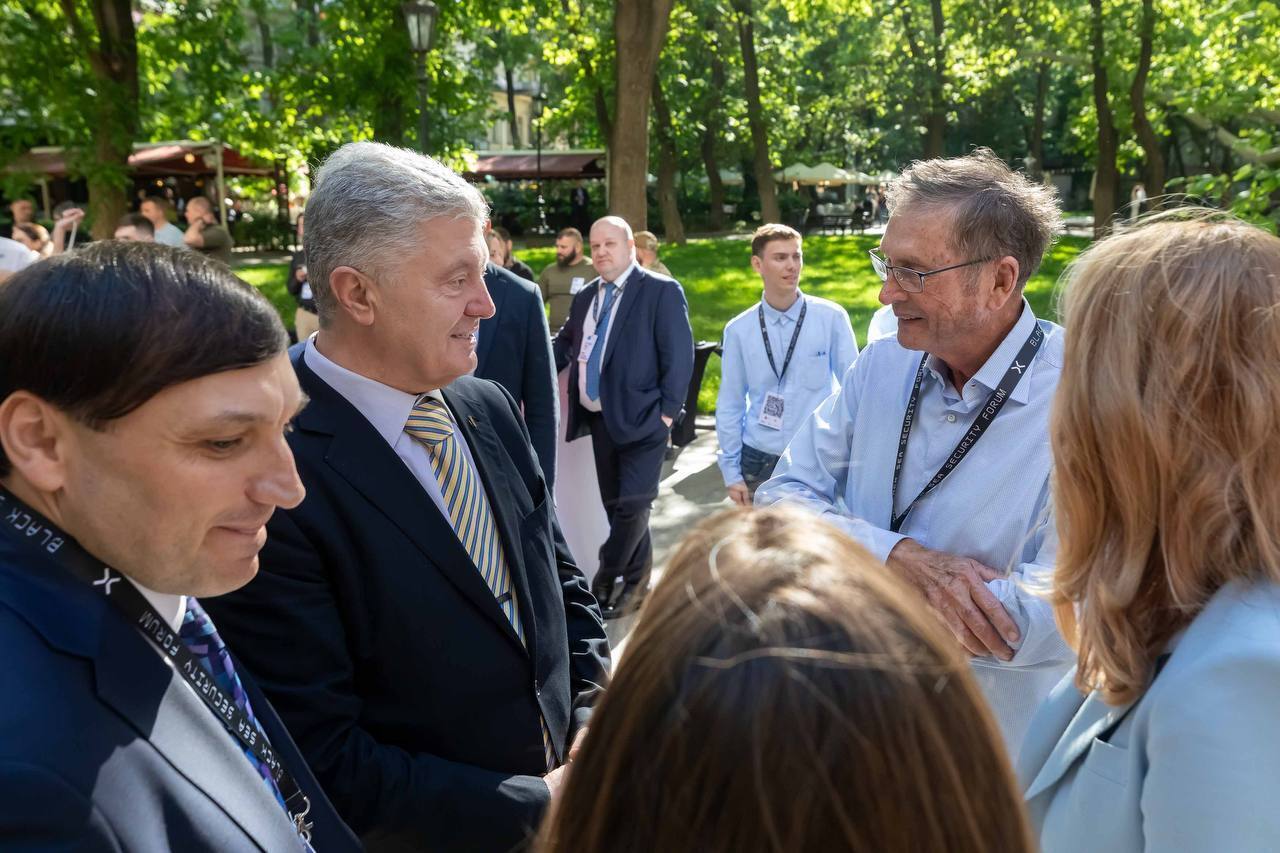 Black Sea Security Forum в Одесі: Порошенко обговорив із західними дипломатами та політиками посилення підтримки України