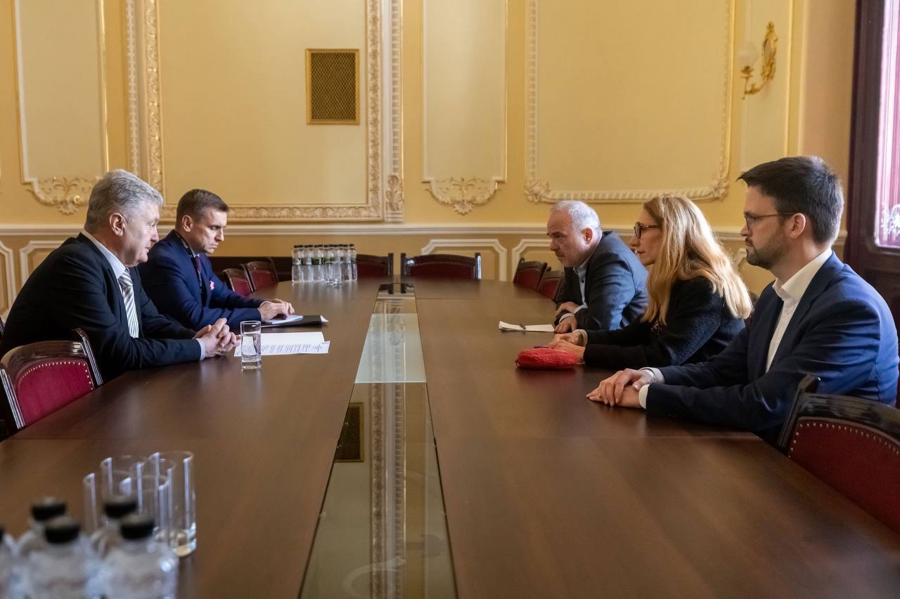 Black Sea Security Forum в Одесі: Порошенко обговорив із західними дипломатами та політиками посилення підтримки України