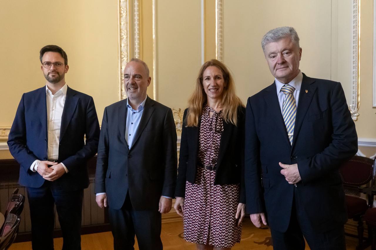 Black Sea Security Forum в Одесі: Порошенко обговорив із західними дипломатами та політиками посилення підтримки України