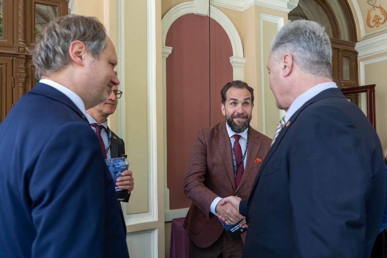 Black Sea Security Forum в Одесі: Порошенко обговорив із західними дипломатами та політиками посилення підтримки України