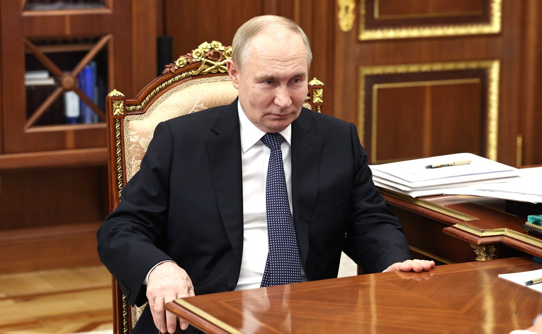 Путін в кабінеті - кремль