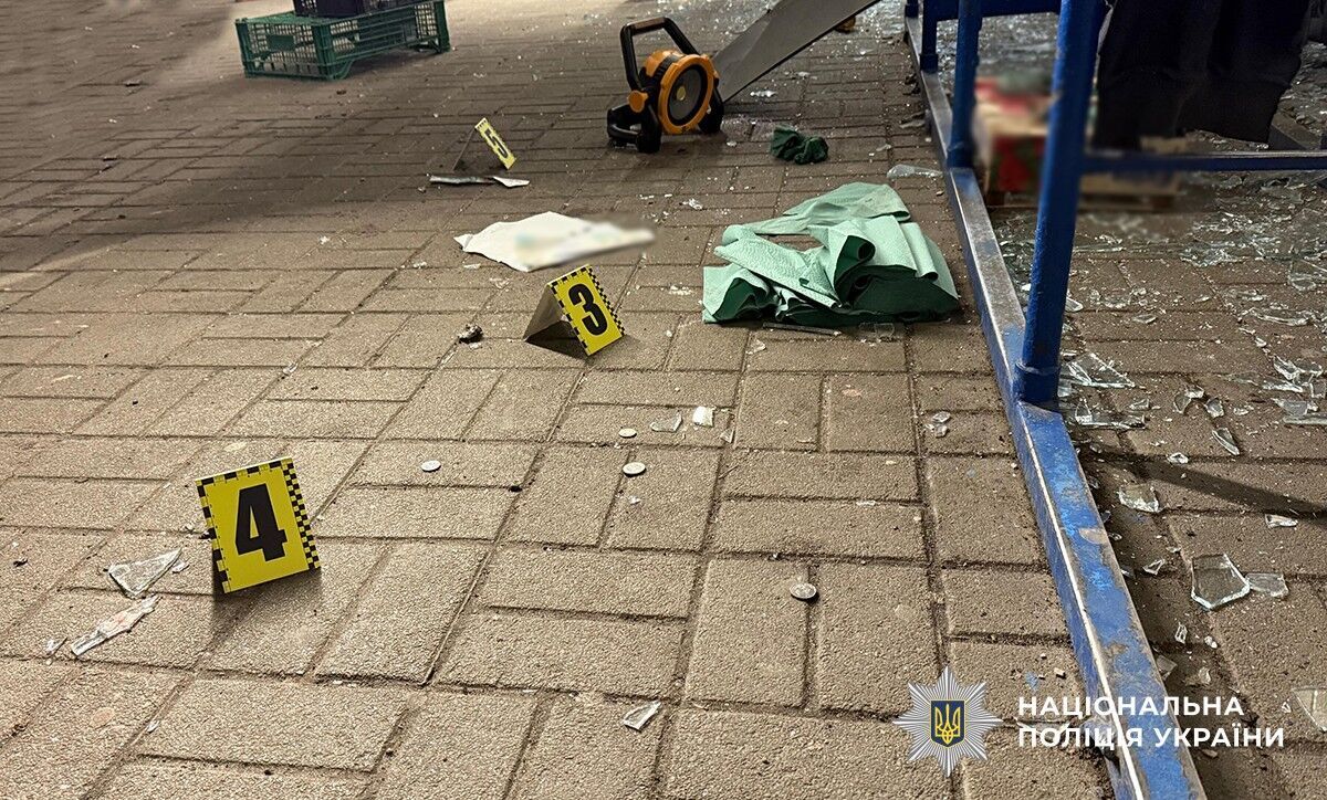 В Житомире взорвали гранату рядом с супермаркетом, есть пострадавшие: полиция расследует покушение на убийство. Фото