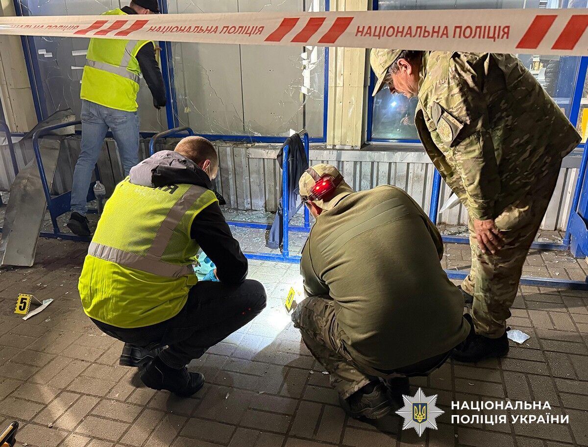 В Житомире взорвали гранату рядом с супермаркетом, есть пострадавшие: полиция расследует покушение на убийство. Фото