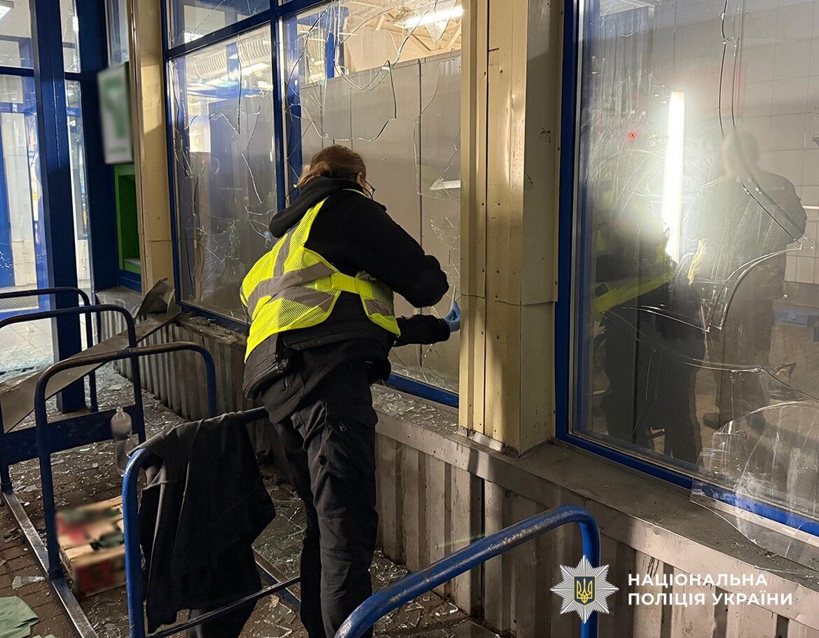 В Житомире взорвали гранату рядом с супермаркетом, есть пострадавшие: полиция расследует покушение на убийство. Фото