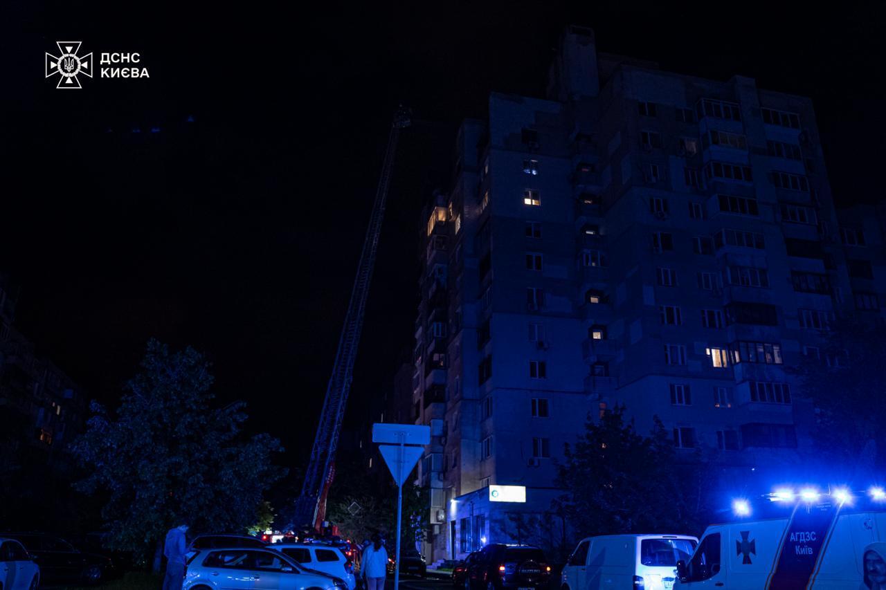 Повреждены жилые дома и выбиты сотни окон: в Киеве озвучили последствия ночной атаки "Шахедов". Фото