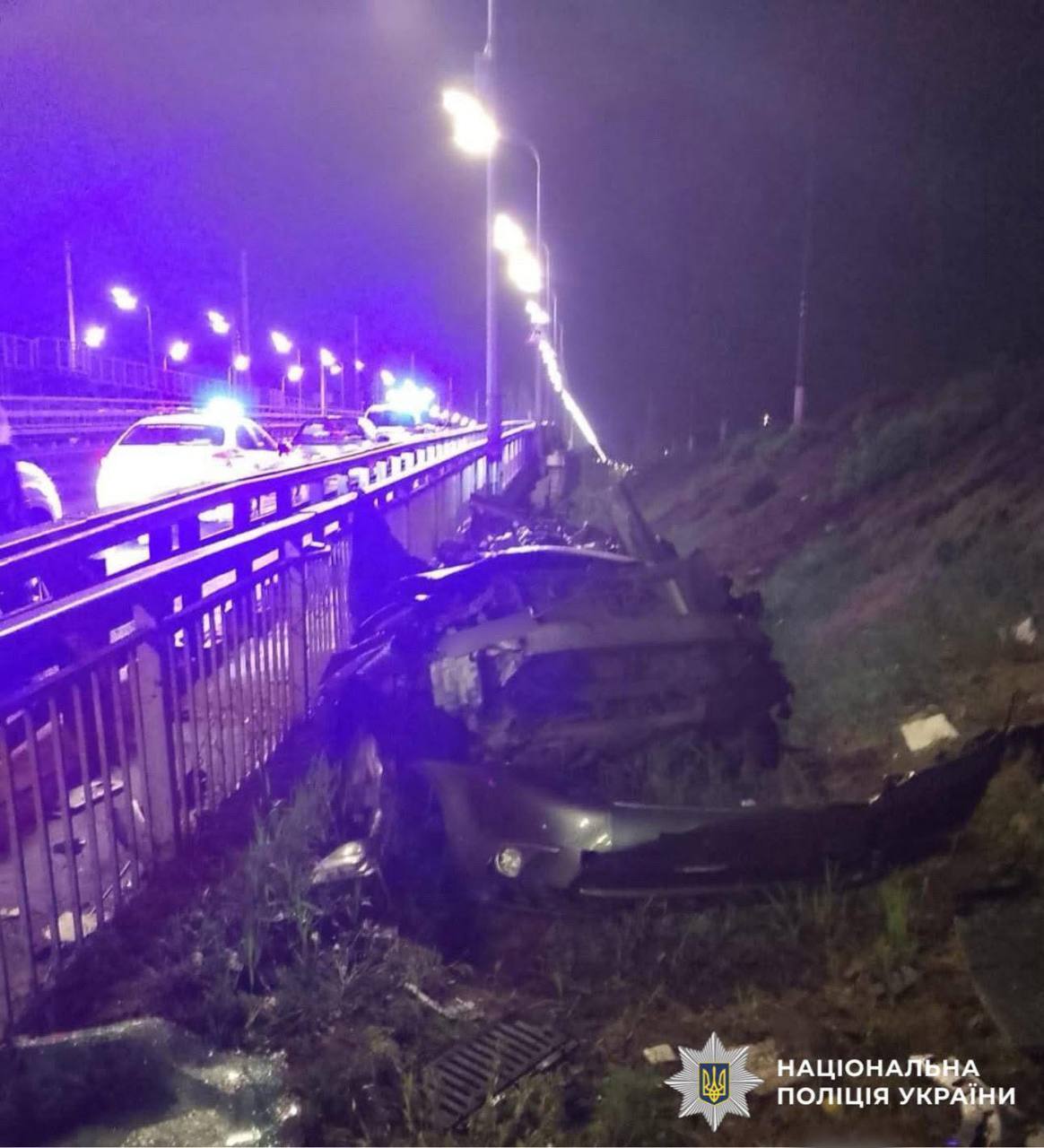В Киеве на Дарницком мосту произошло серьезное ДТП: водитель потерял обе ноги. Фото