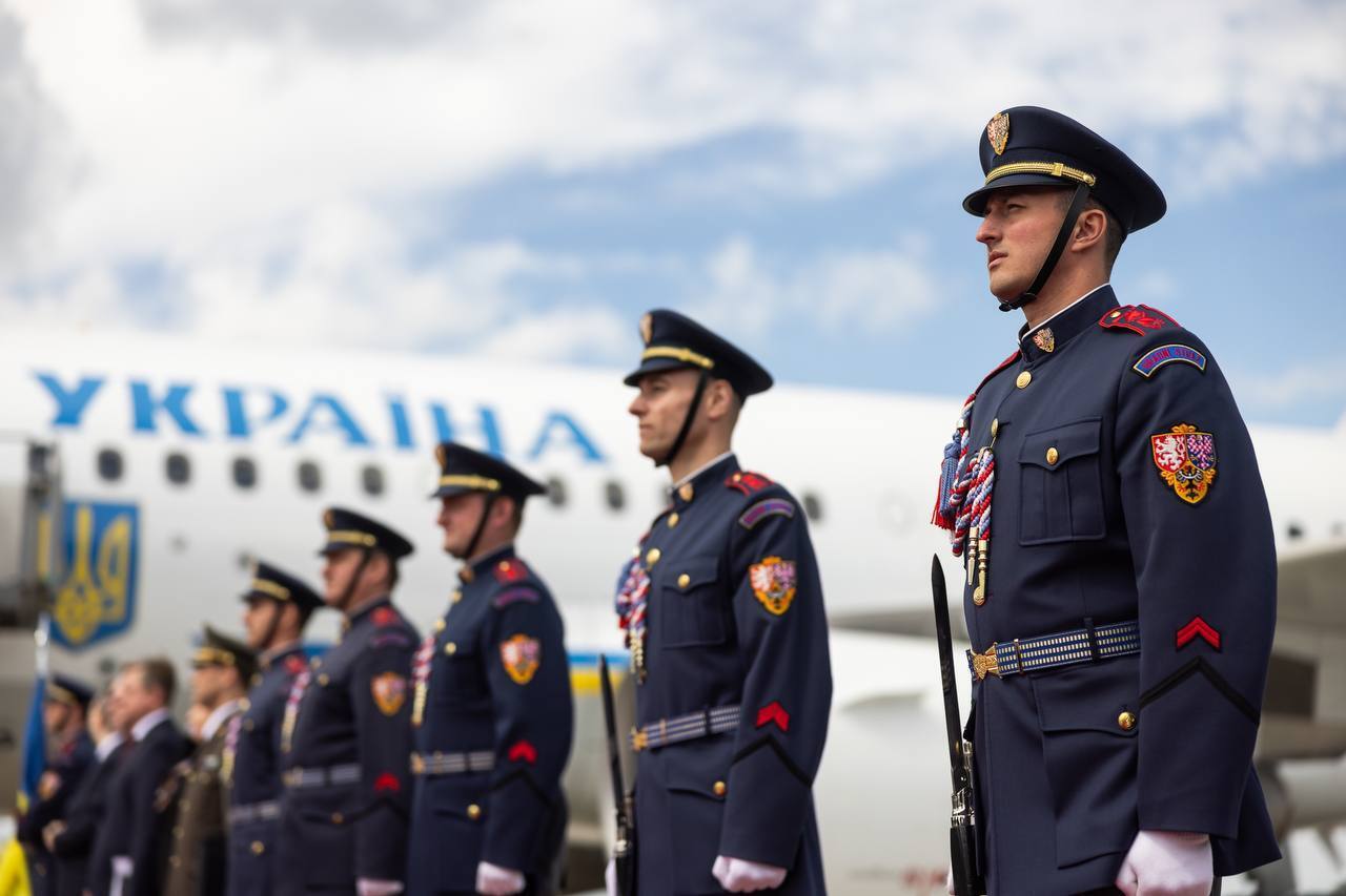 Зеленский в Праге провел встречу с президентом Павелом. Фото, видео и все подробности
