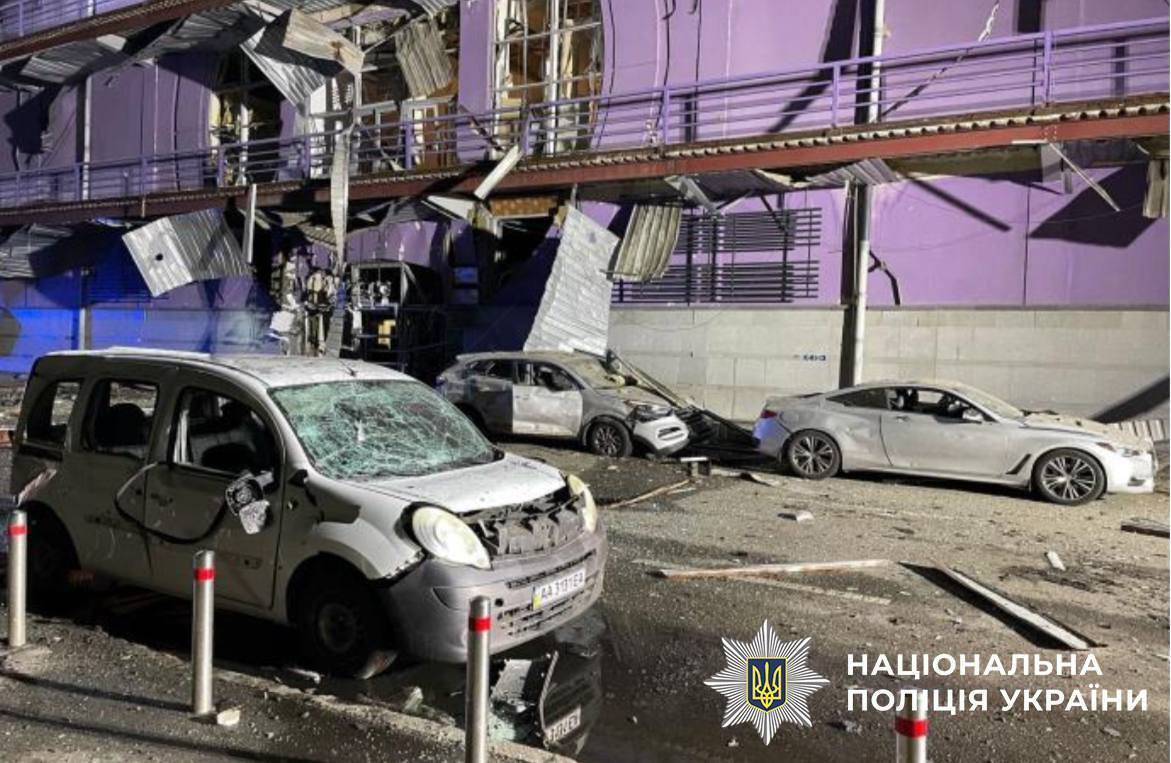 "Через вибиті вікна побачили, що горить будинок": очевидці розповіли деталі атаки армії Росії по Києву