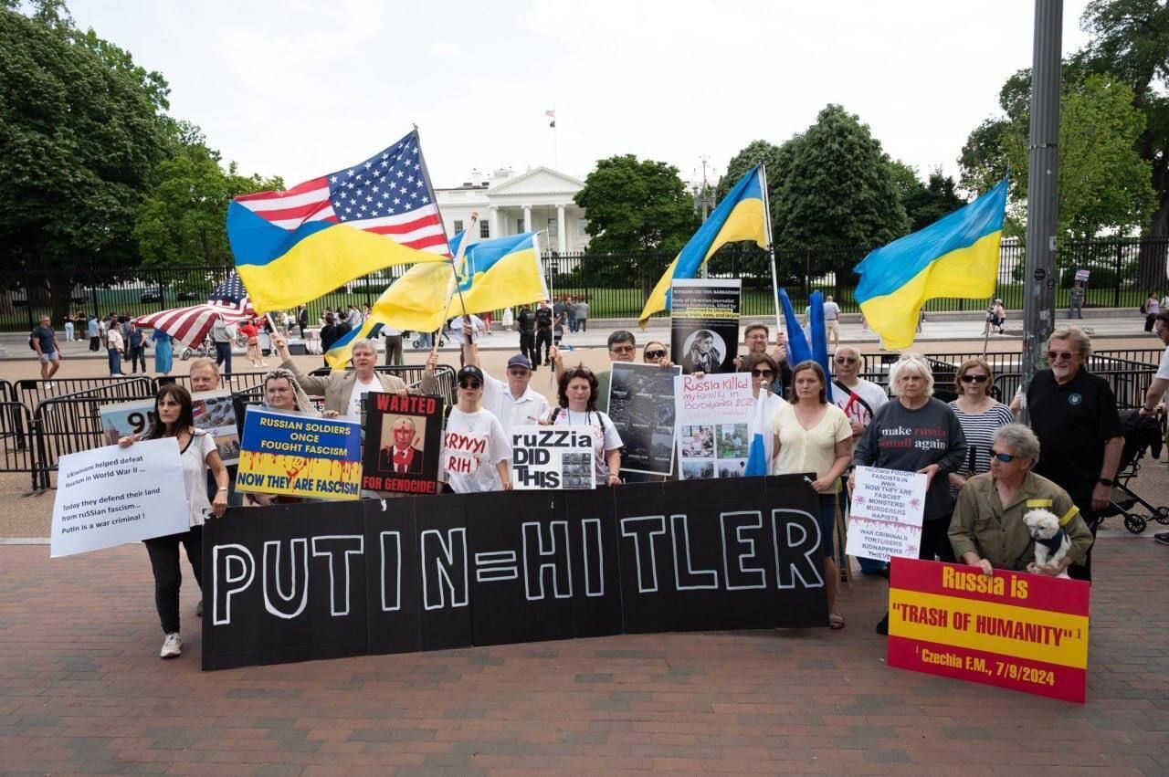 В США впервые за шесть лет провели российскую акцию "Бессмертный полк" с флагами СССР. Фото