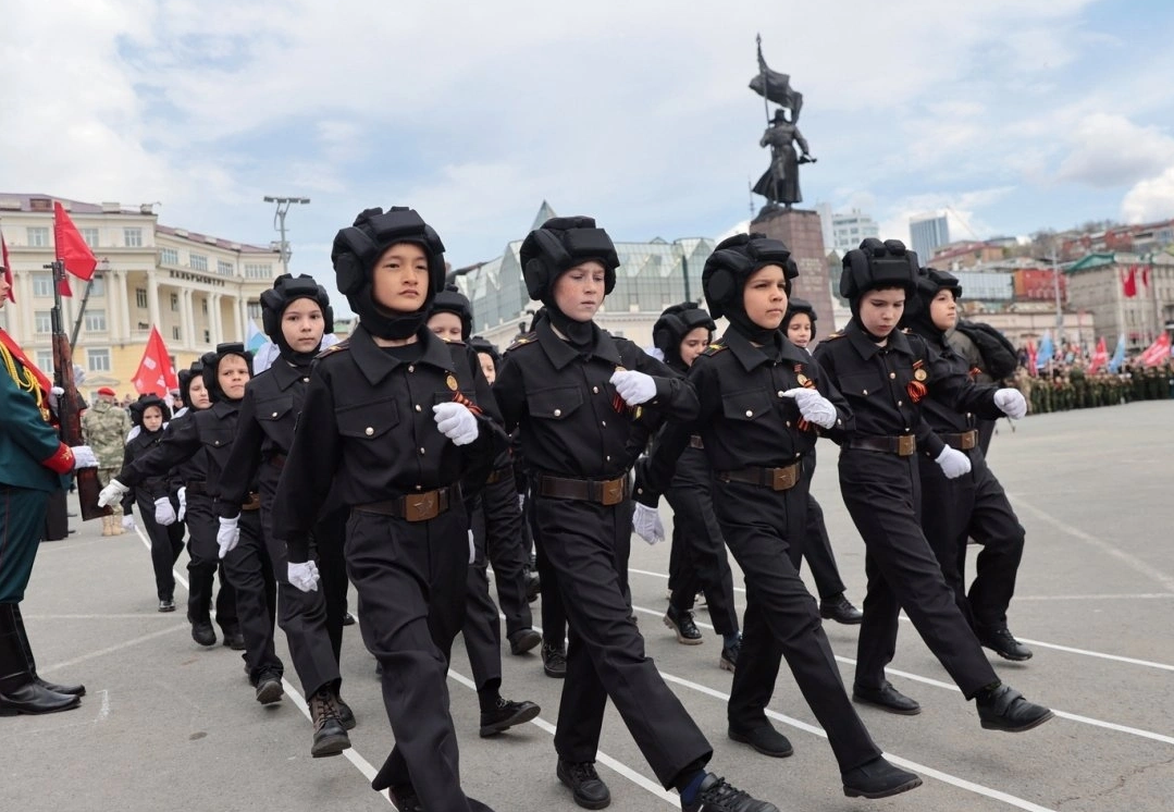 В России устроили циничный детский парад победы. Видео