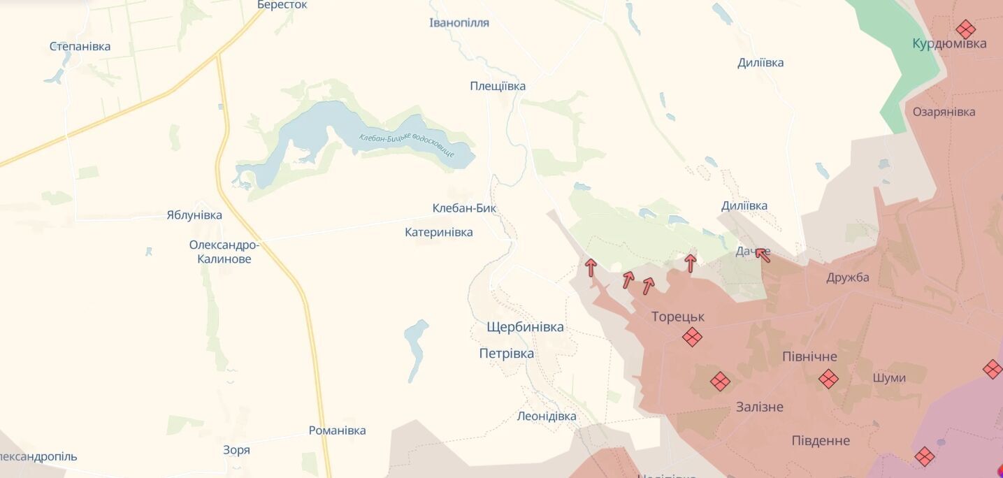 На мотоциклах із червоним прапором: в "Азові" показали відбиття російського штурму. Відео

