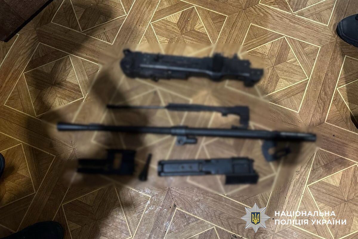 Развернули "бизнес" в трех областях: в Украине задержали торговцев трофейным оружием. Фото