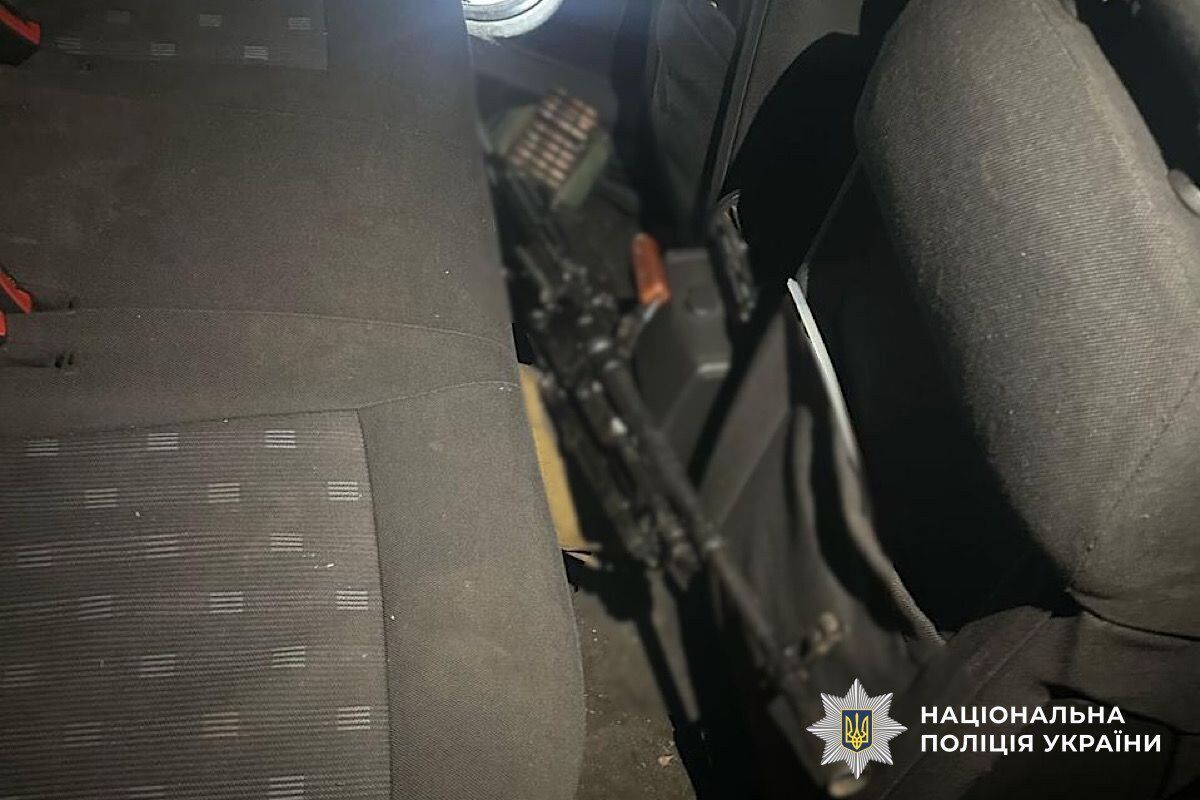 Развернули "бизнес" в трех областях: в Украине задержали торговцев трофейным оружием. Фото