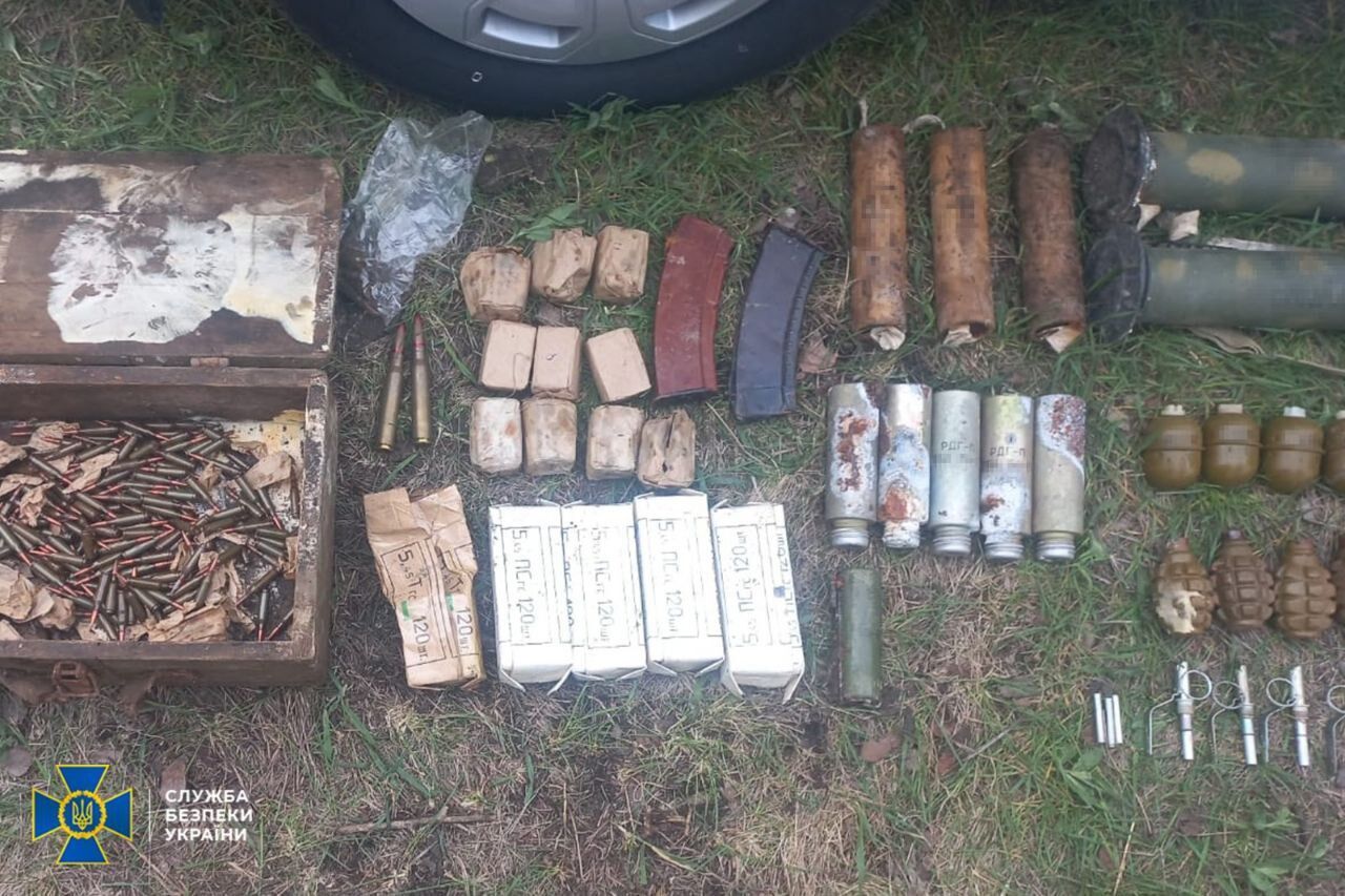 Развернули "бизнес" в трех областях: в Украине задержали торговцев трофейным оружием. Фото
