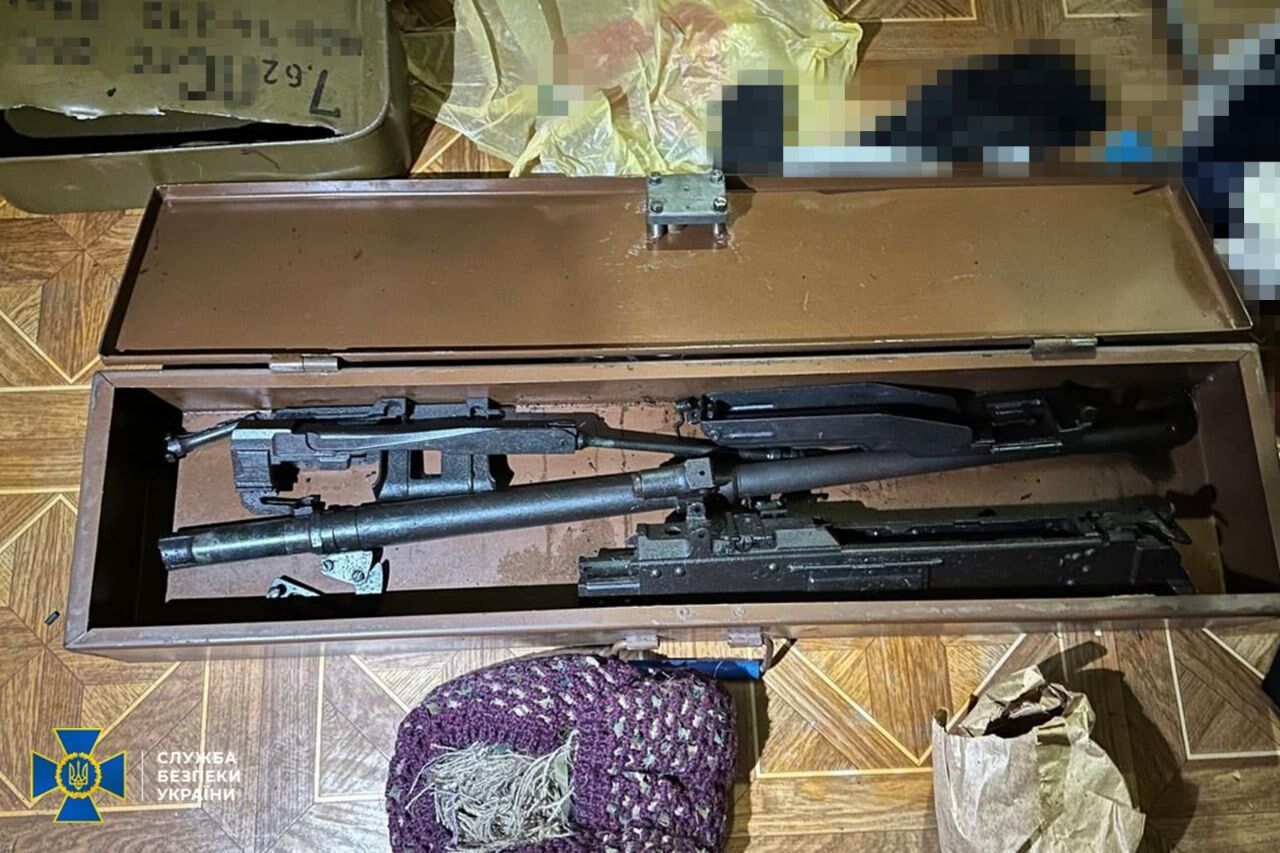 Развернули "бизнес" в трех областях: в Украине задержали торговцев трофейным оружием. Фото