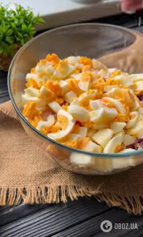 Сытный весенний салат с редиской и сыром: чем заправить