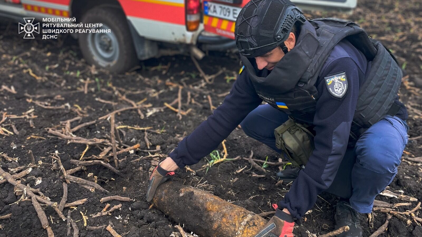 В Киевской области фермер во время полевых работ наткнулся на взрывоопасный предмет. Подробности и фото