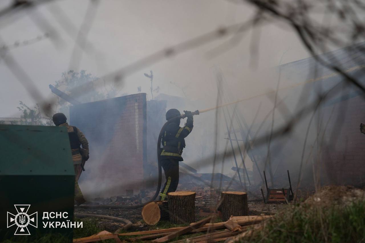 Россия ударила баллистикой по пригороду Сум: погиб ребенок, много раненых. Фото
