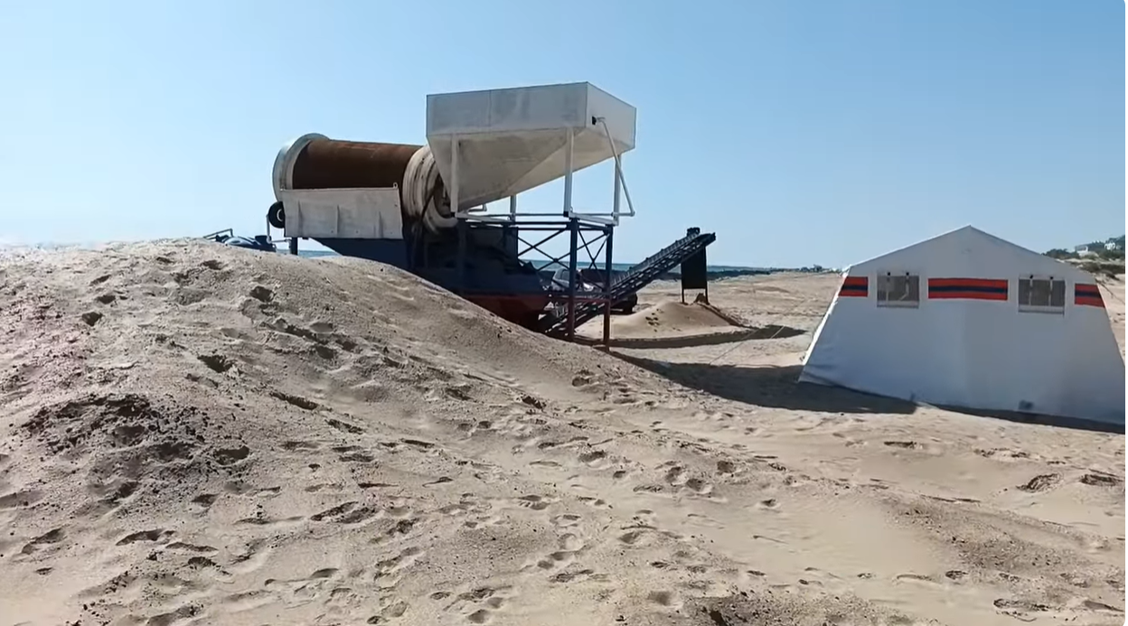 Пляжа не будет: в российской Анапе сорван курортный сезон из-за разлившегося в море мазута