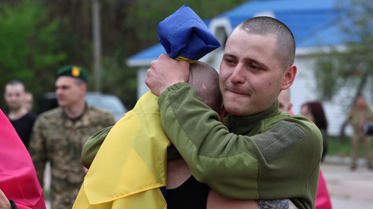 Защитники Мариуполя и защитники всей линии фронта: Украина вернула из российского плена 205 воинов. Фото и видео