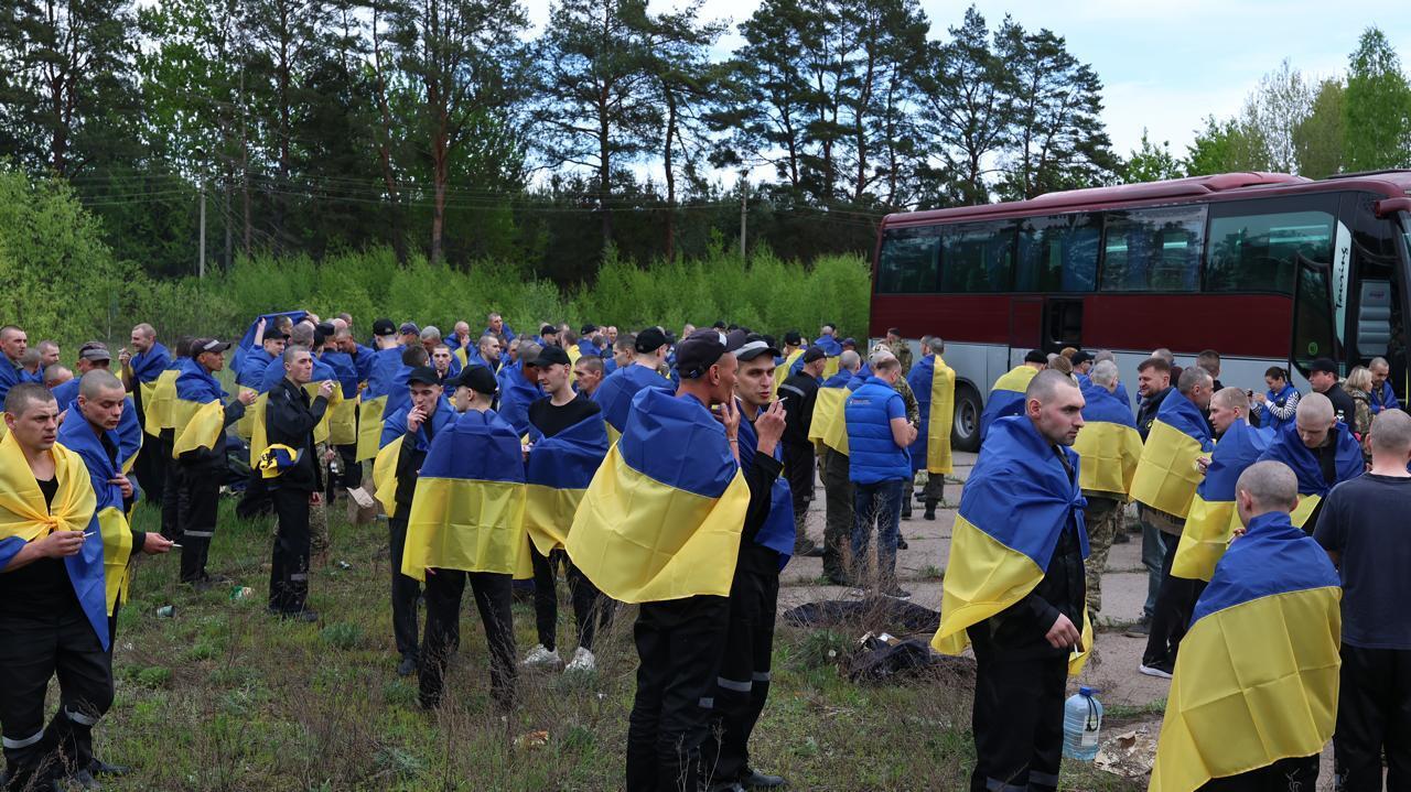Защитники Мариуполя и защитники всей линии фронта: Украина вернула из российского плена 205 воинов. Фото и видео