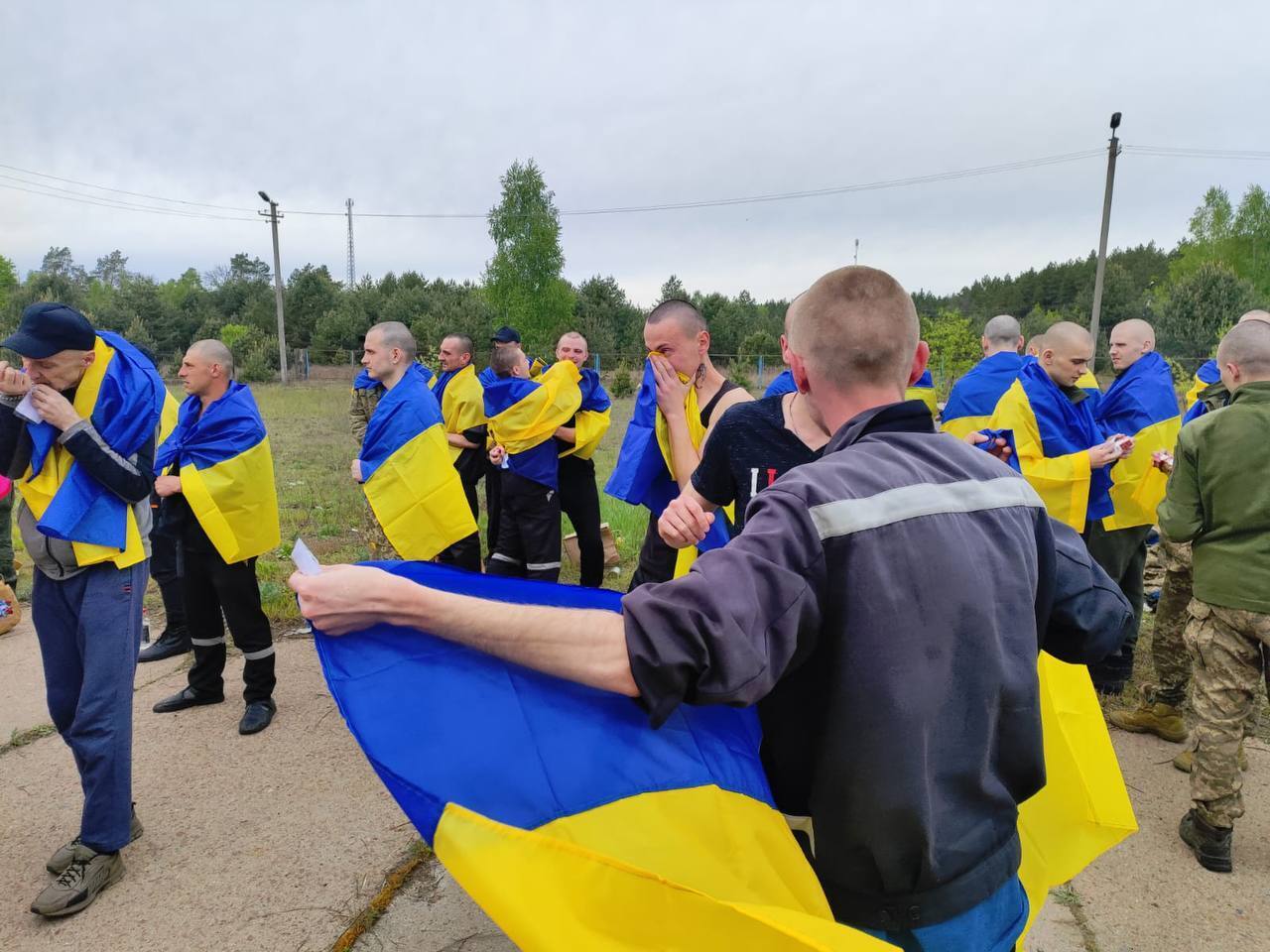 Защитники Мариуполя и защитники всей линии фронта: Украина вернула из российского плена 205 воинов. Фото и видео
