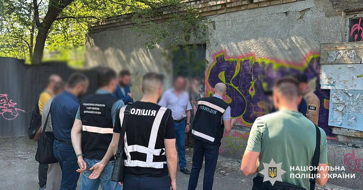 Допомагав клієнтам за винагороду ухилятись від мобілізації: у Києві викрили адвоката. Фото та відео