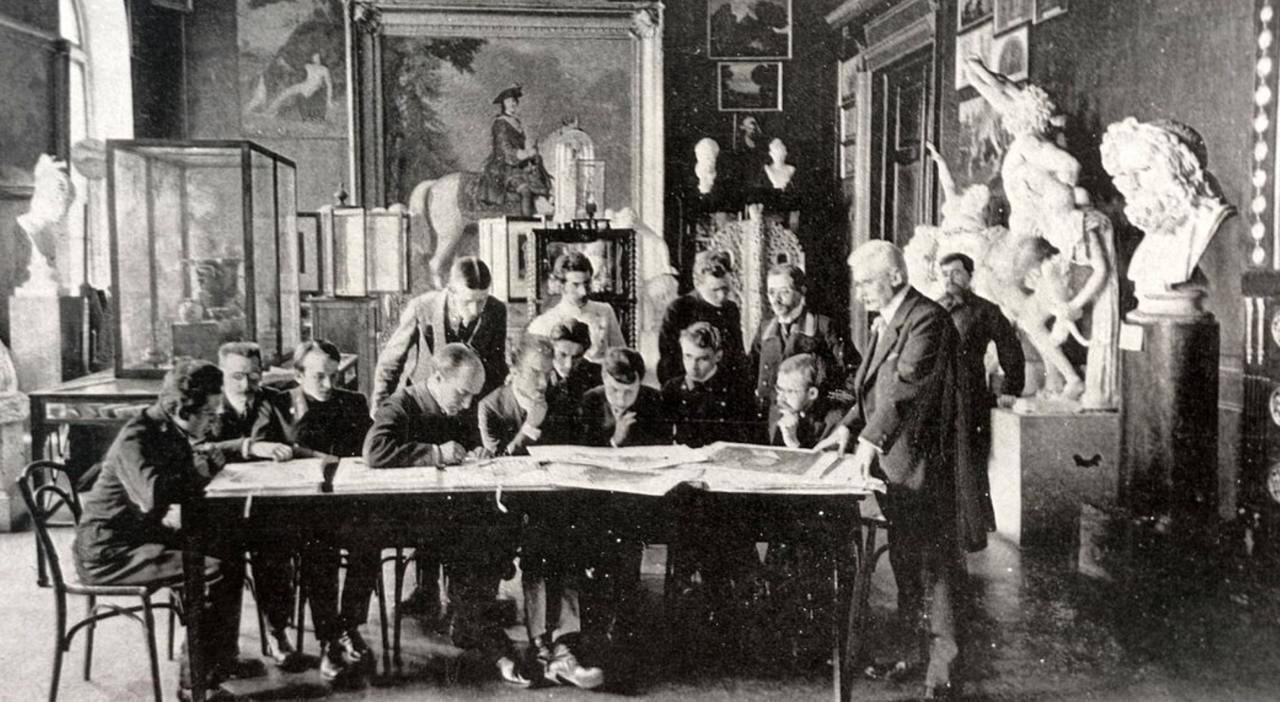 Атмосфера обучения в КНУ: уникальные фотографии известного вуза Киева и его студентов в 1900-х годах