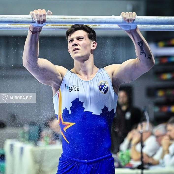 Який вигляд зараз має знаменитий український гімнаст, який втік з України та відмовився від громадянства. Фото